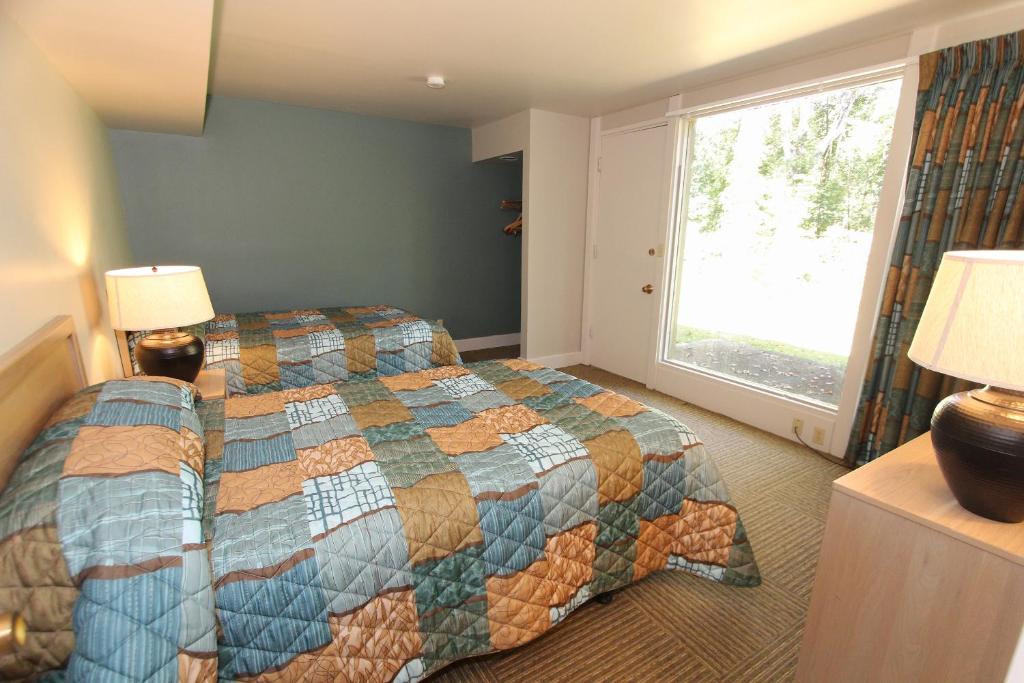 Three-Bedroom Executive Cottage with Five Double Beds