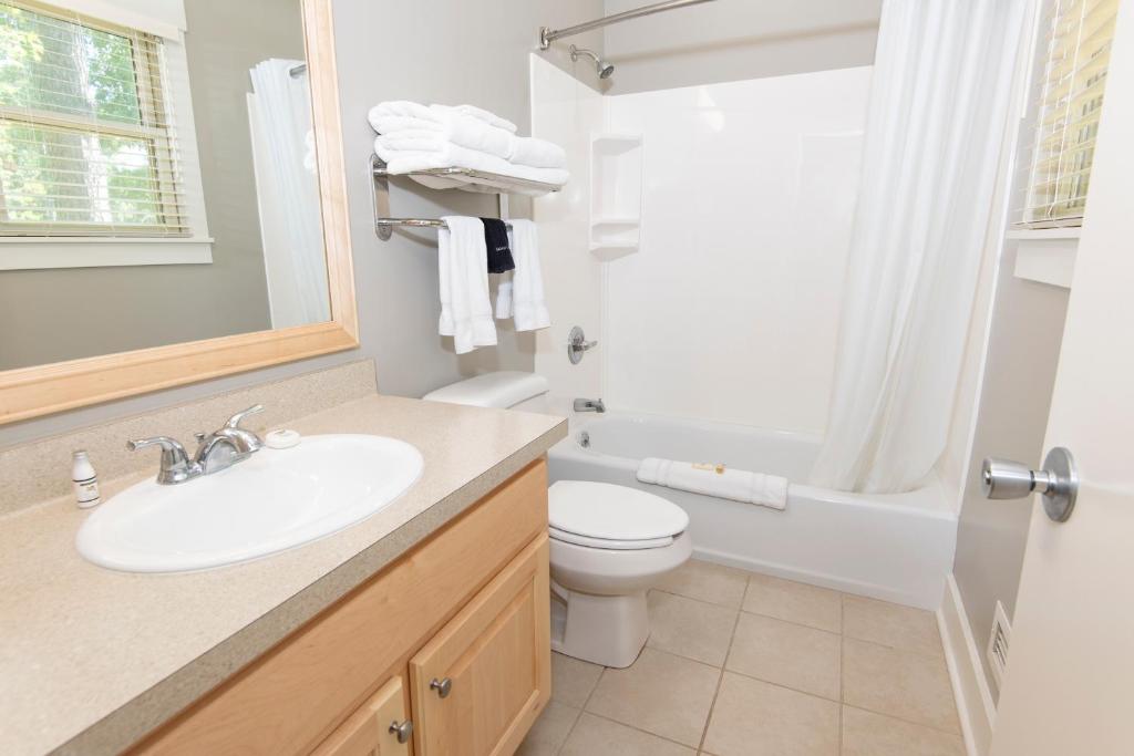 Two-Bedroom Deluxe Cottage with Two Double Beds