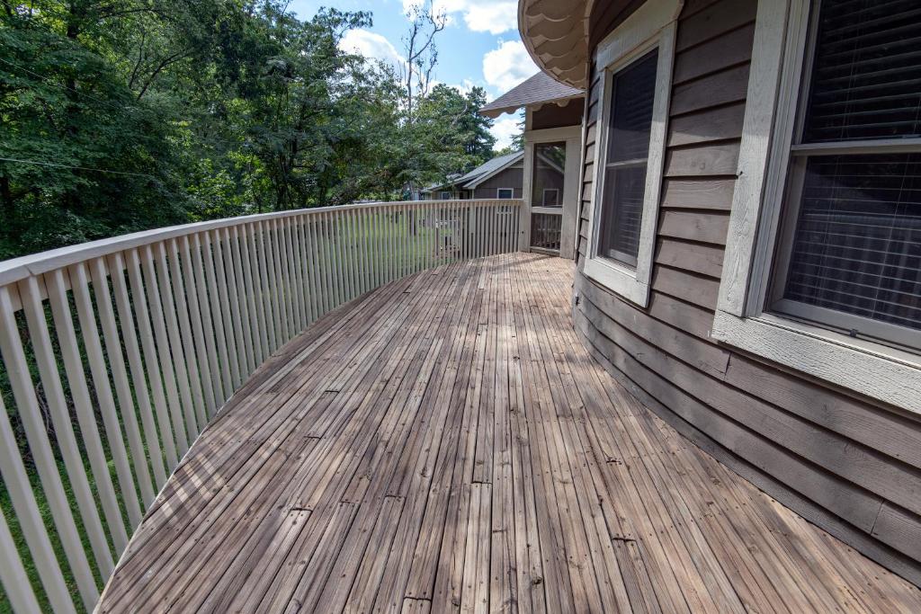 Two-Bedroom Deluxe Cottage with Two Double Beds