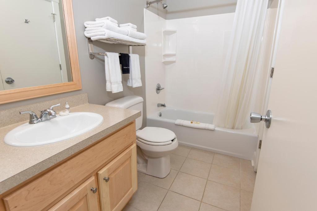 Two-Bedroom Deluxe Cottage with Two Double Beds