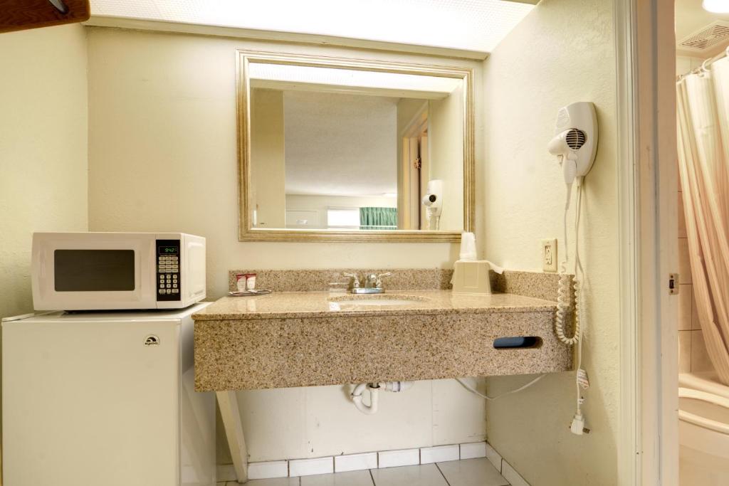 King Room with Spa Bath – Smoking