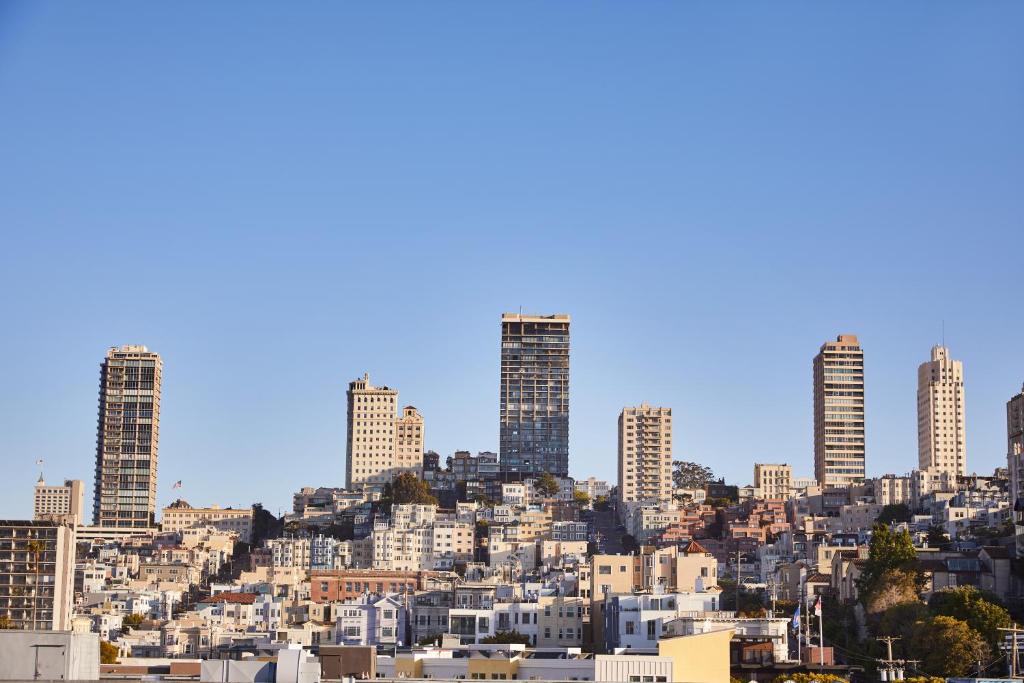 Premium King Room with City View