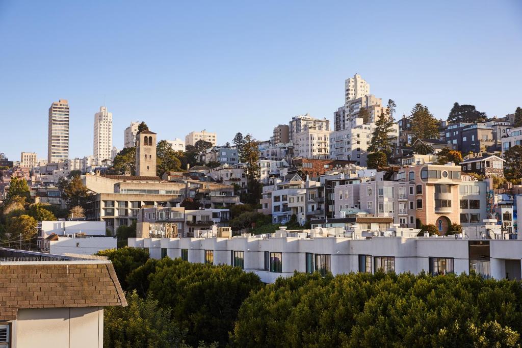 Premium King Room with City View