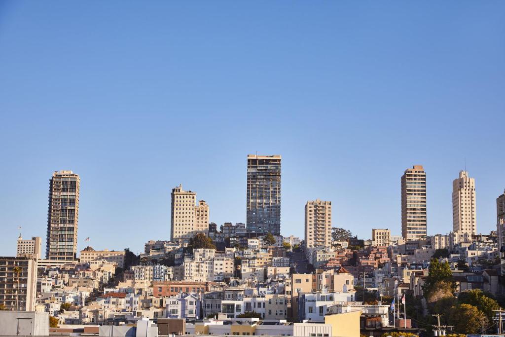 Premium King Room with City View