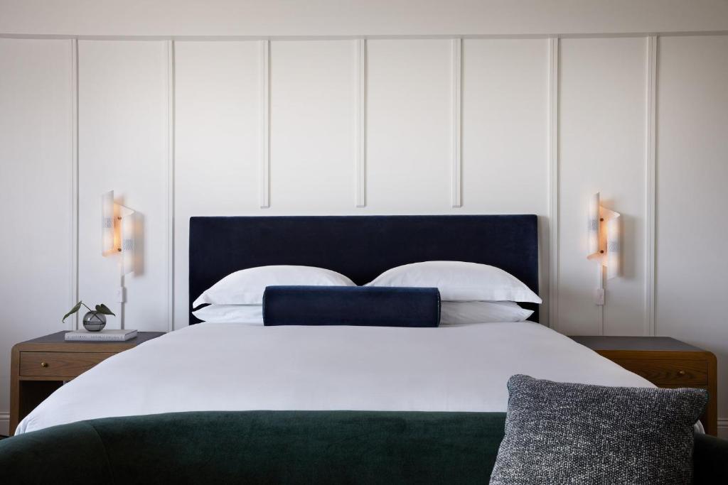 Premium King Room with Tub and Walk-In Shower