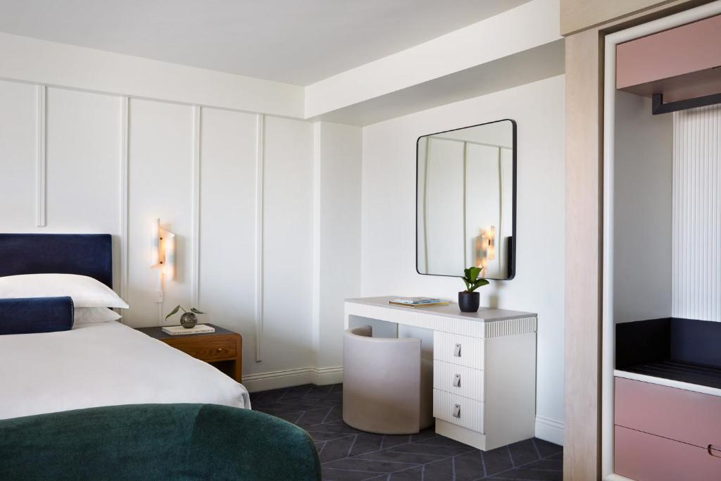 Premium King Room with Tub and Walk-In Shower