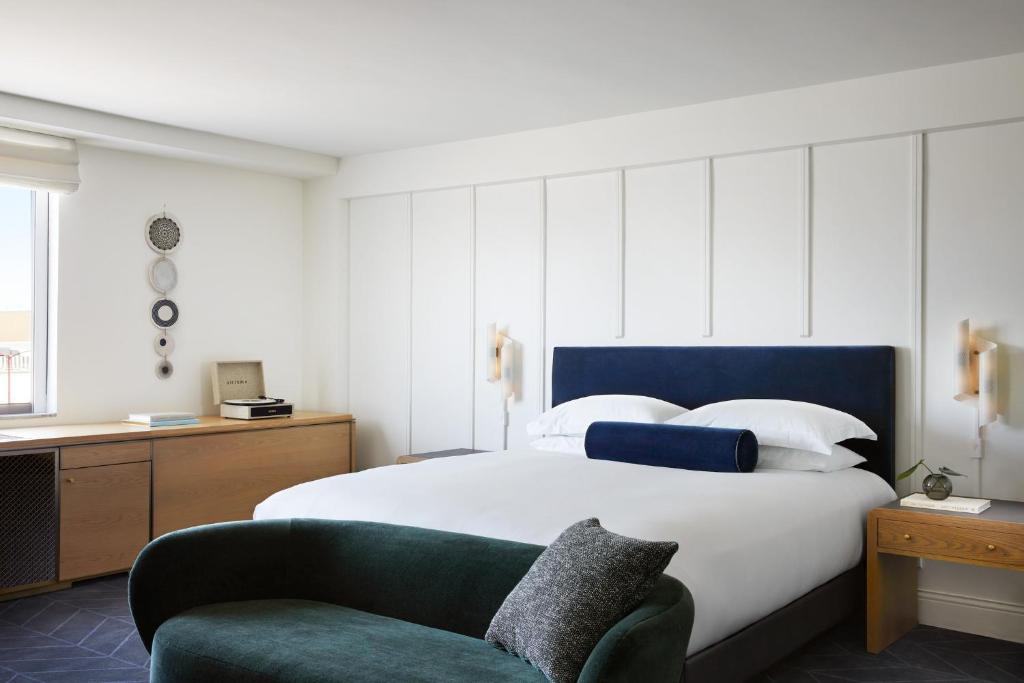 Premium King Room with Tub and Walk-In Shower