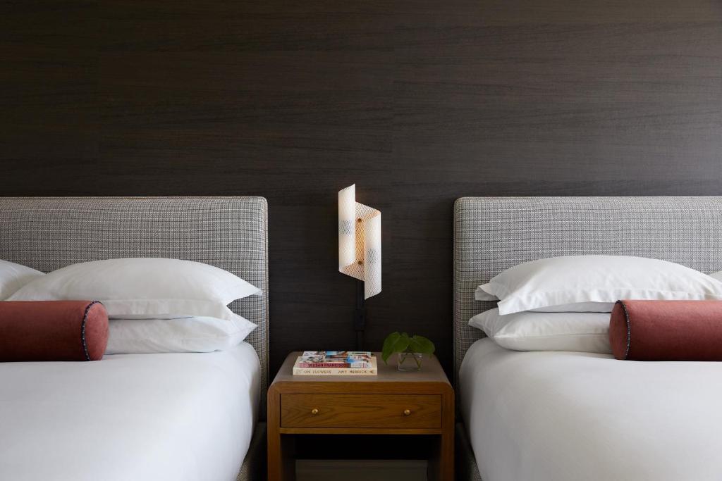 Queen Room with Two Queen Beds and Mobility Accessible Tub