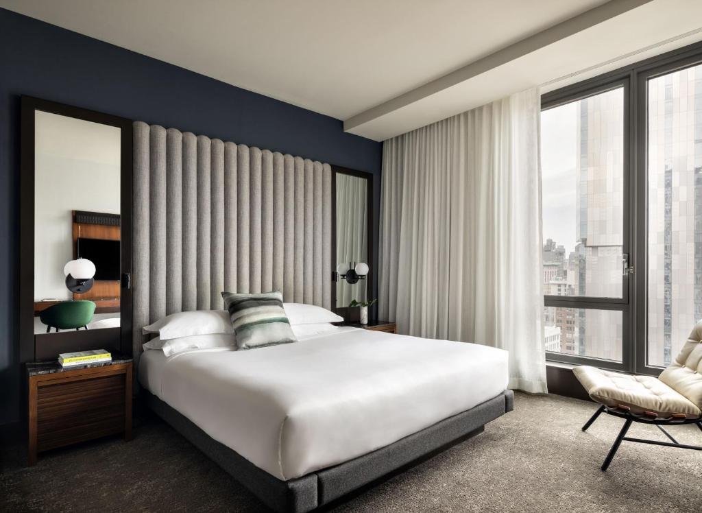 Premium King Room with City View