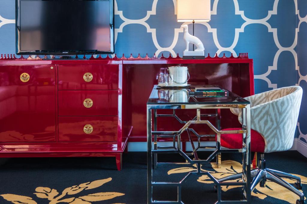 One-Bedroom King Suite