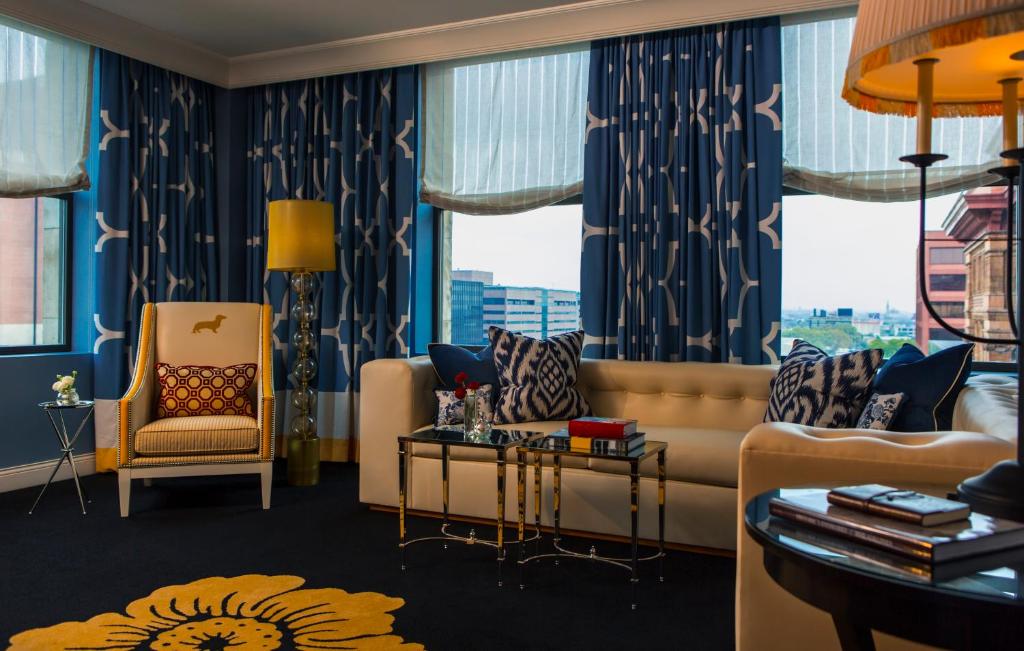 One-Bedroom King Suite