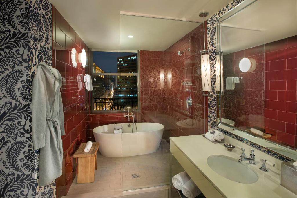 Premium King Room with Bath