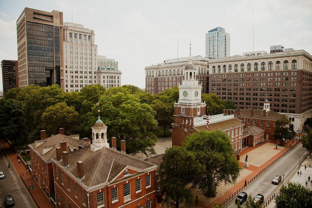 Queen Room with Two Queen Beds and Mobility Accessible Tub and Park View