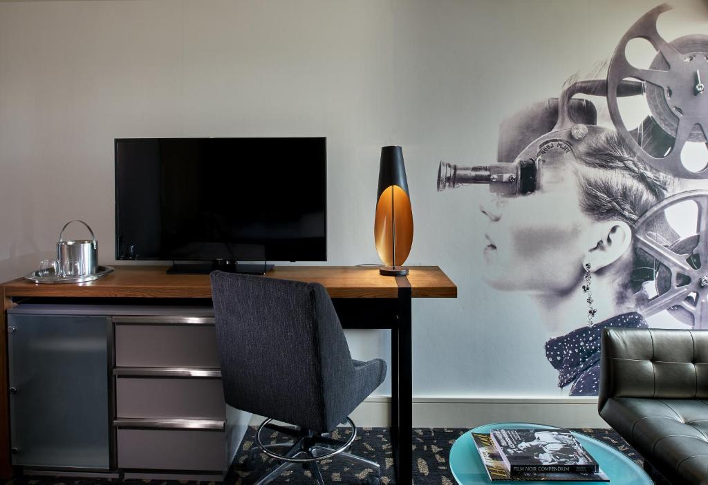 Essential King Room with Skyline View