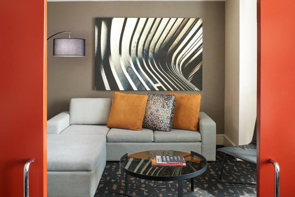 One-Bedroom King Suite with Skyline View