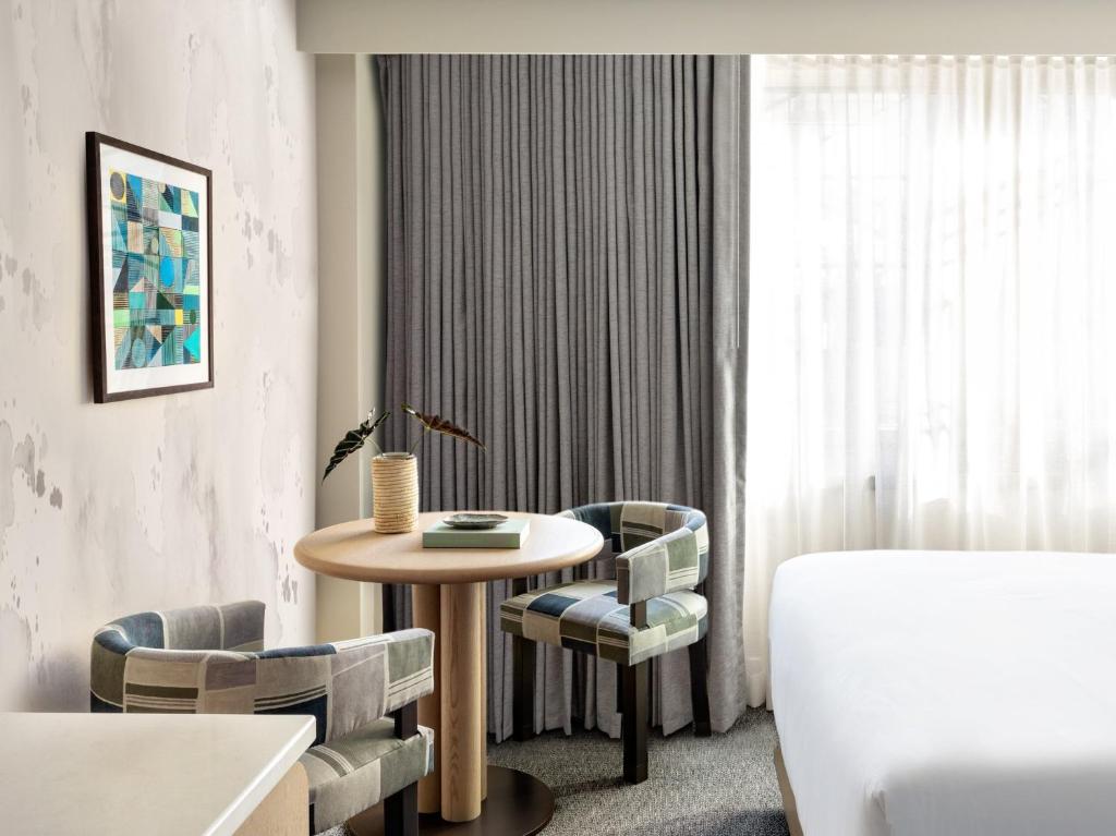 Premium Queen Room with Two Queen Beds – High Floor