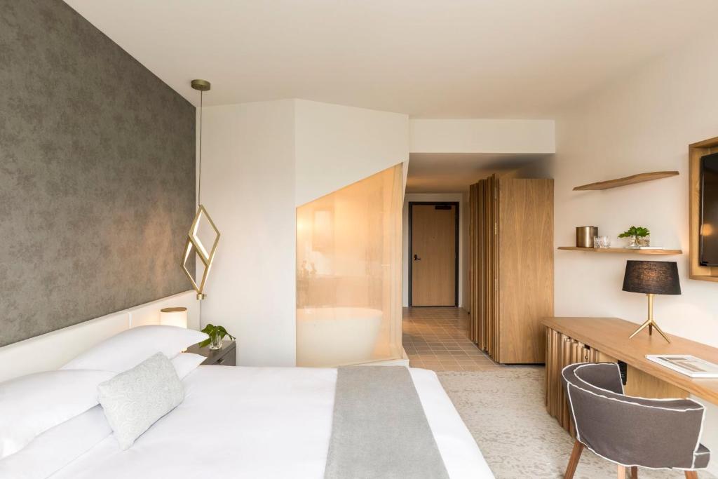 Premium King Room with Rain Shower