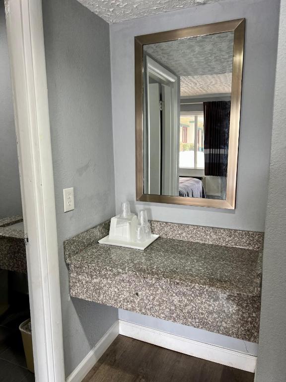 Queen Room – Smoking