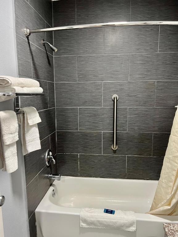 Queen Room – Smoking