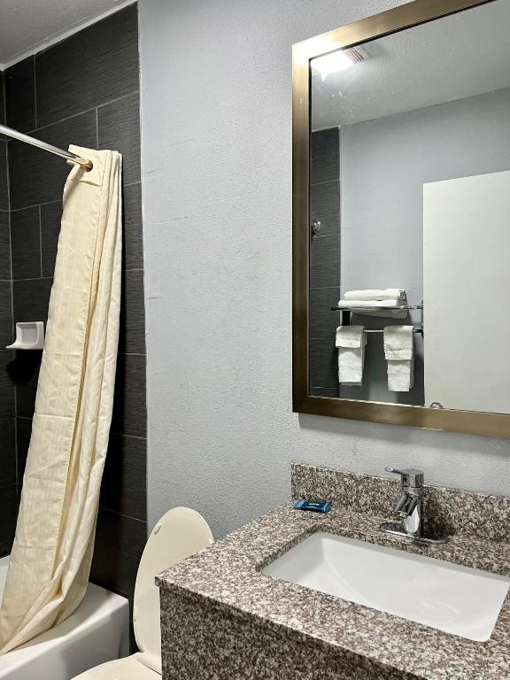 Queen Room – Smoking