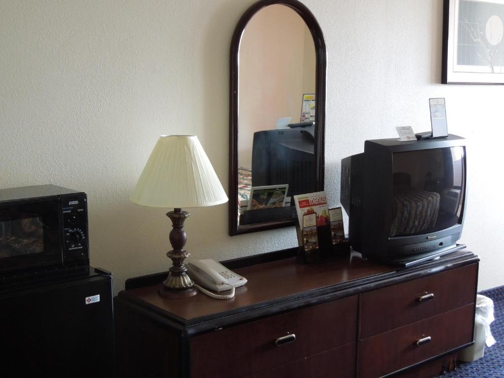 Queen Room with Two Queen Beds – Non-Smoking