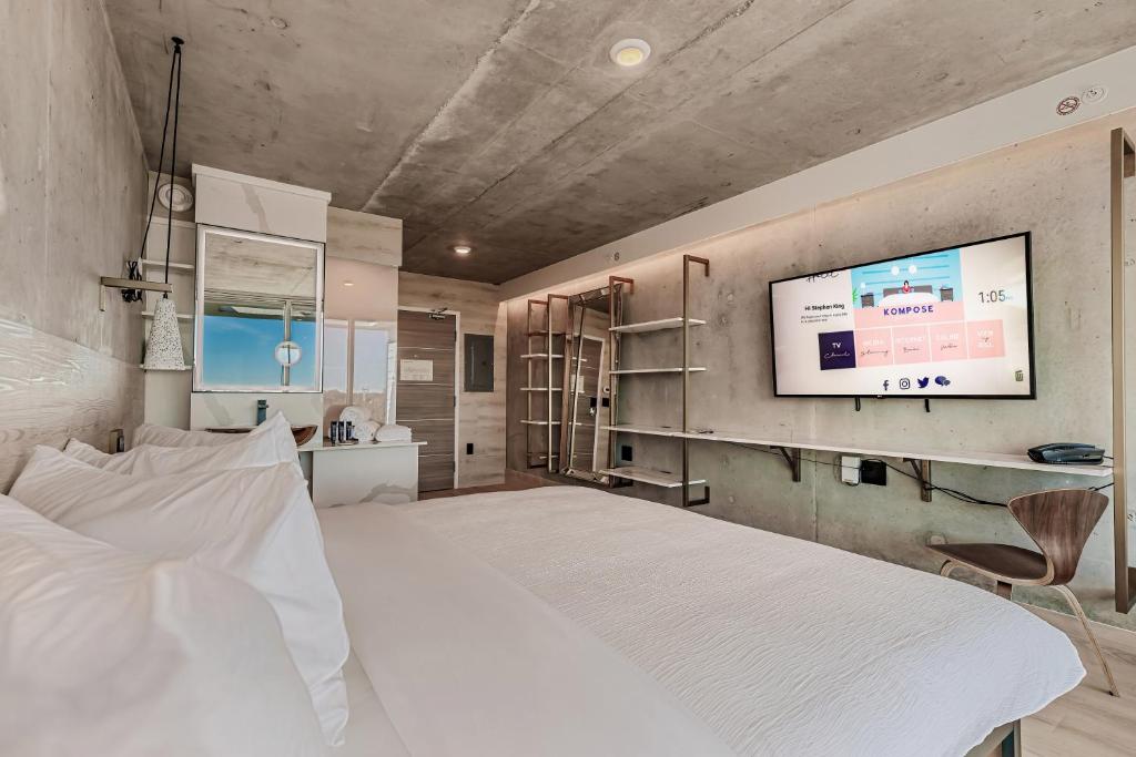 King Room with Balcony