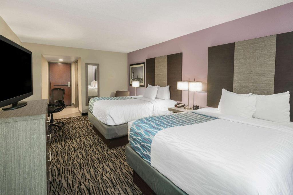 Queen Room with Two Queen Beds – Non-Smoking