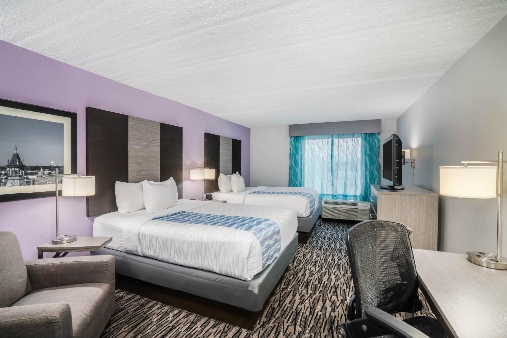 Queen Room with Two Queen Beds – Non-Smoking