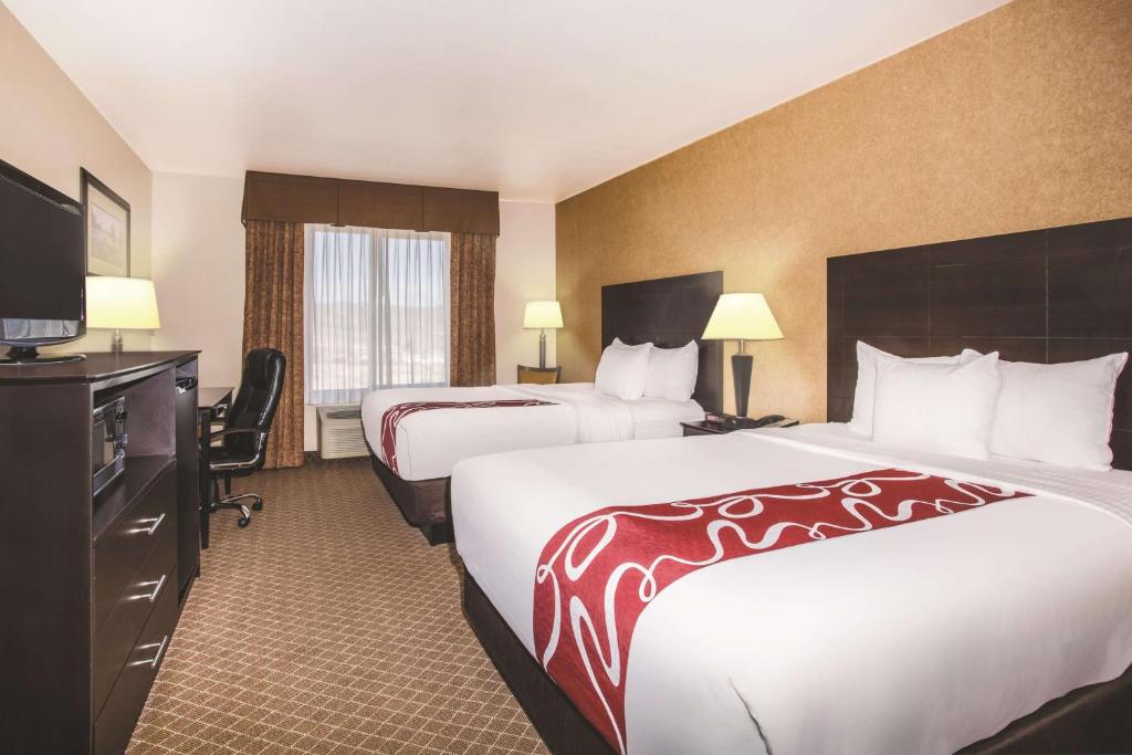 Executive Two Queen with Sofa Bed – Non-Smoking