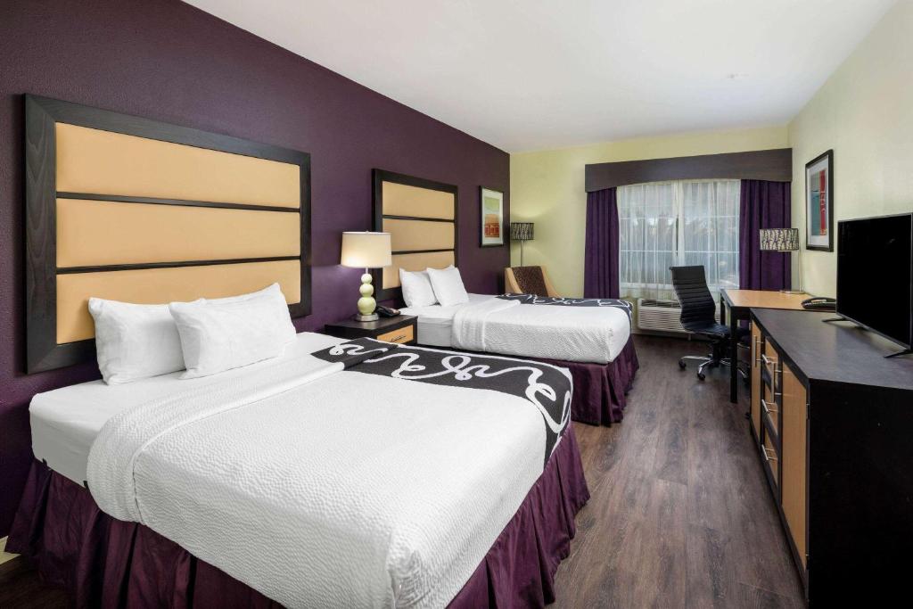 Deluxe Queen Room with Two Queen Beds