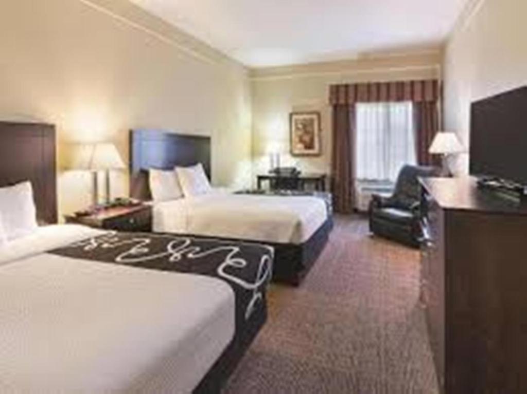 Deluxe Queen Room with Two Queen Beds