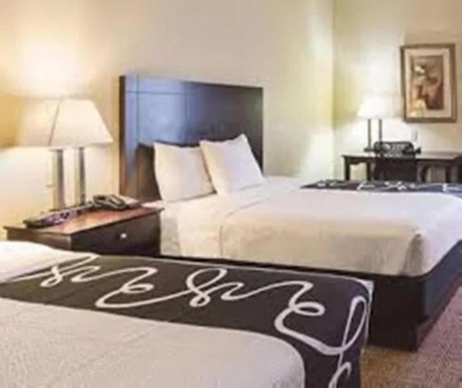 Deluxe Queen Room with Two Queen Beds