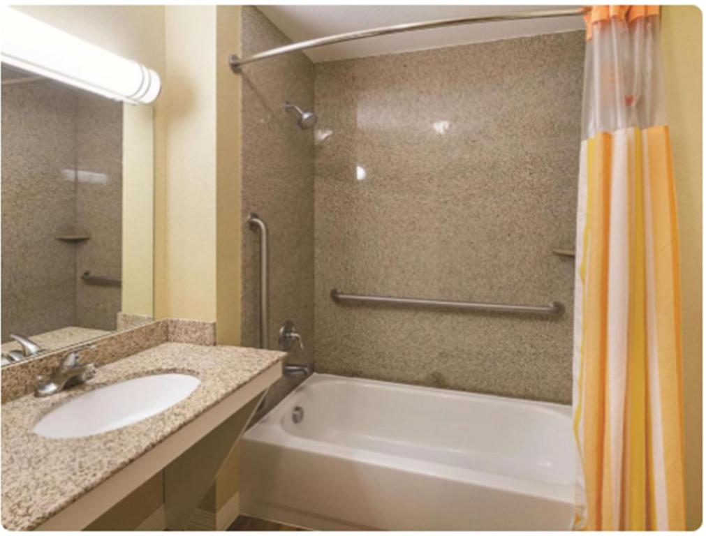 Deluxe Queen Room with Two Queen Beds