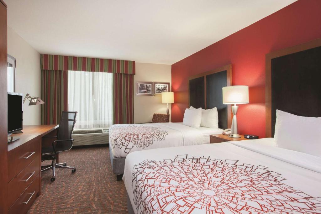 Queen Room with Two Queen Beds – Non-Smoking