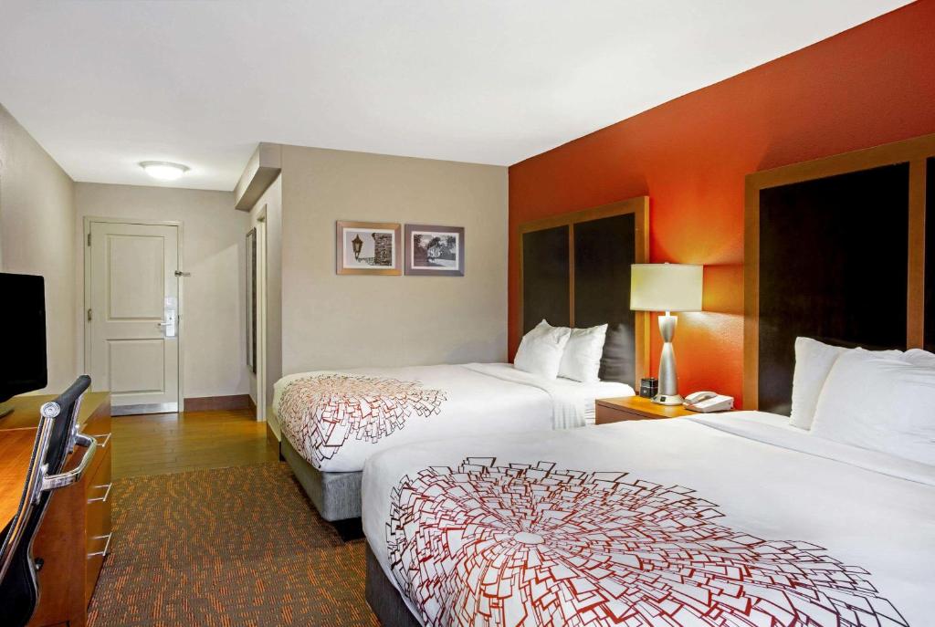 Queen Room with Two Queen Beds – Non-Smoking