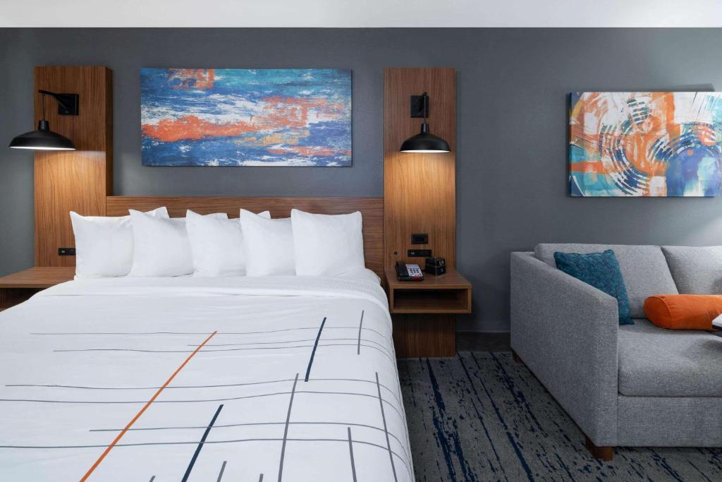 Deluxe King Room – Mobility AccessNon-Smoking