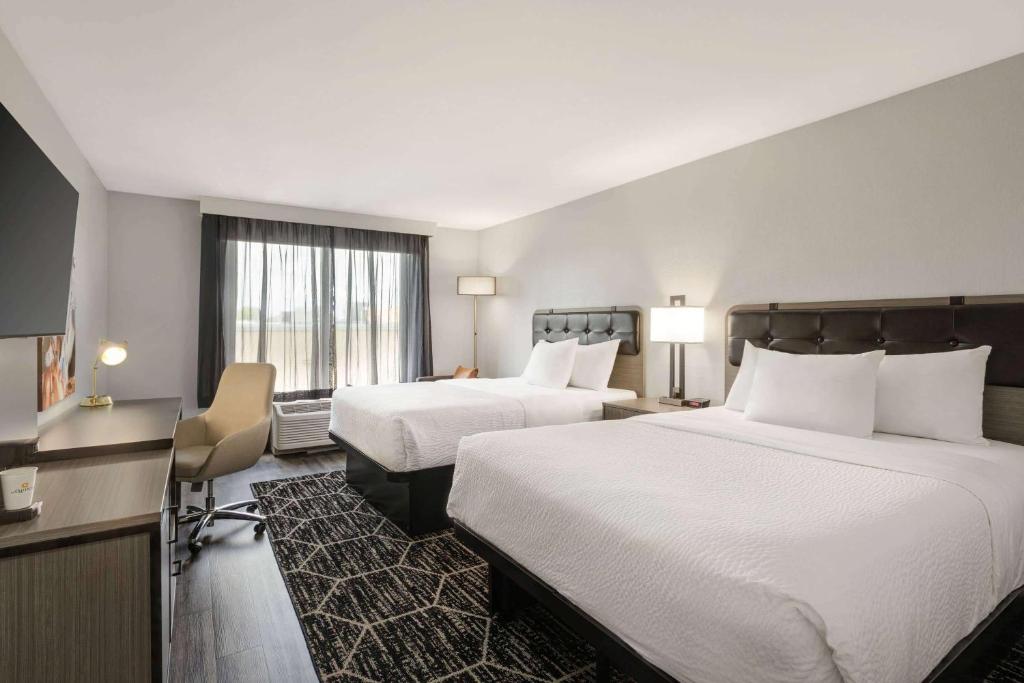 Queen Room with Two Queen Beds – Non-Smoking