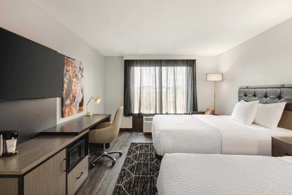 Queen Room with Two Queen Beds – Non-Smoking