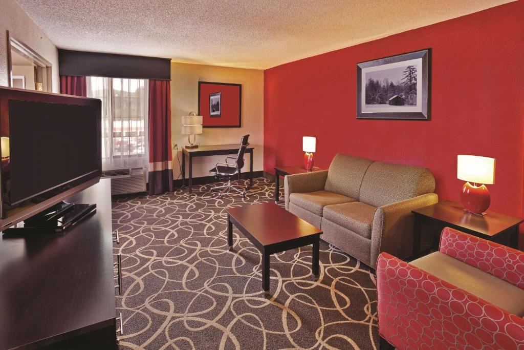 One-Bedroom King Suite – Non-Smoking