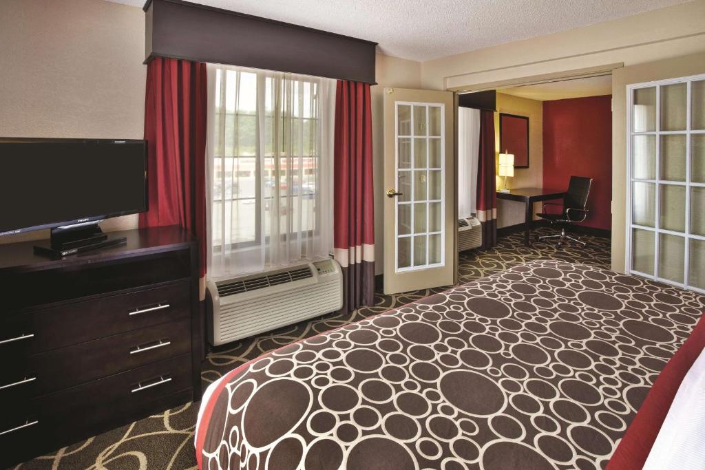 One-Bedroom King Suite – Non-Smoking