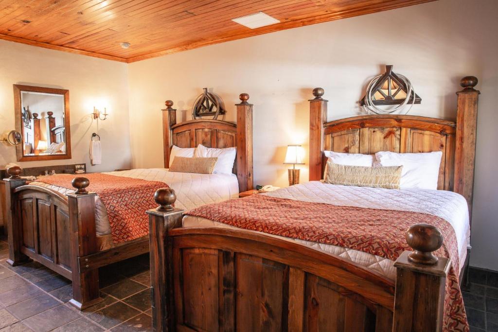 Deluxe Queen Room with Two Queen Beds