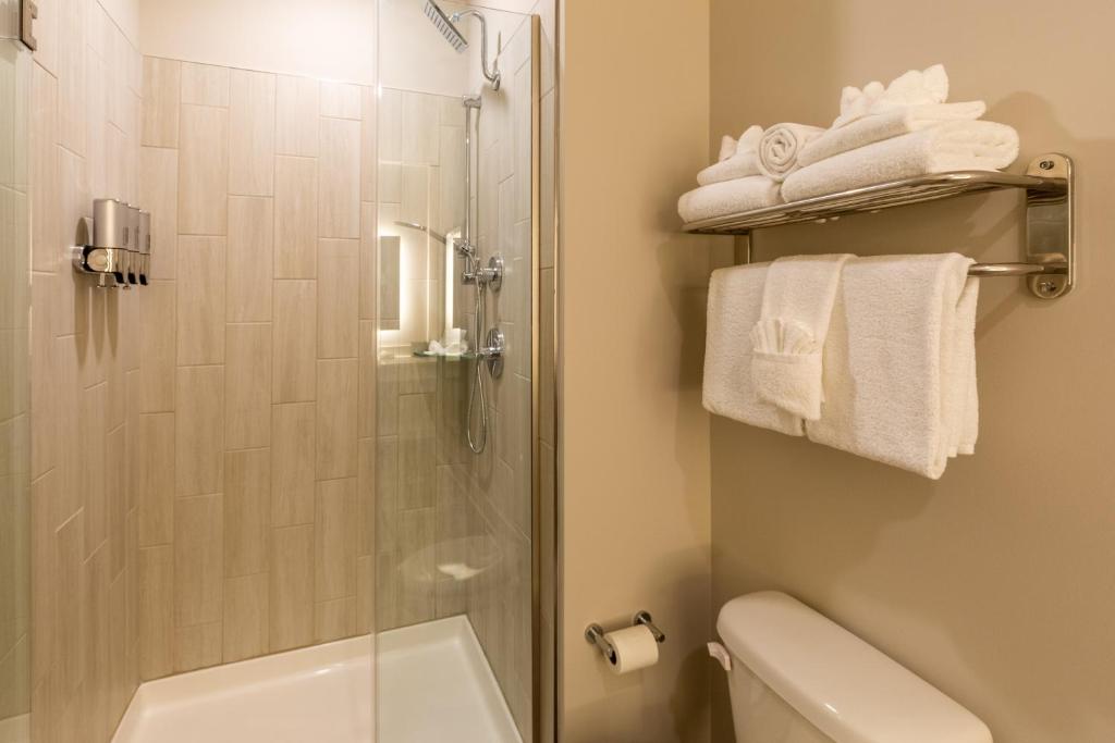 Resort Room Lakeside View with Two Queen Beds