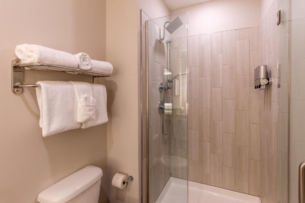 Resort Studio with Kitchen and Two Queen Beds