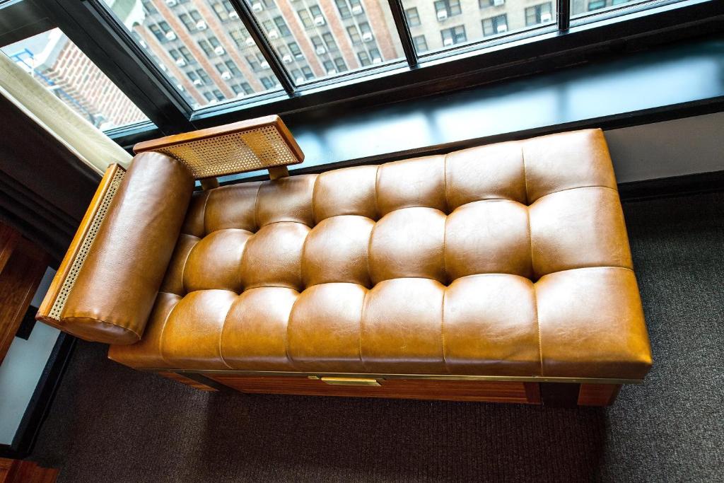 Guest Room 1 King Manhattan Style Cozy King