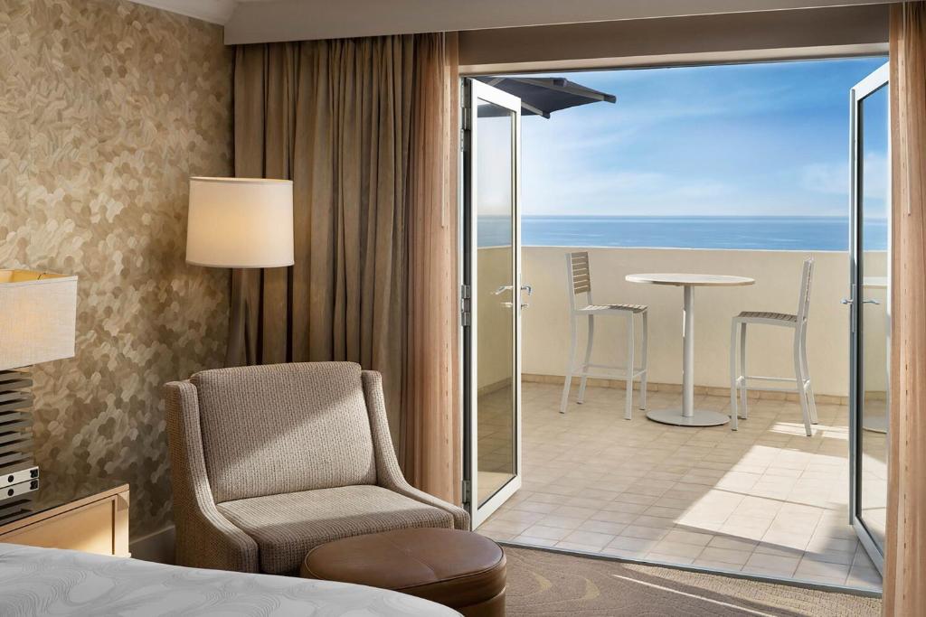 Executive Deluxe King Room with Ocean View