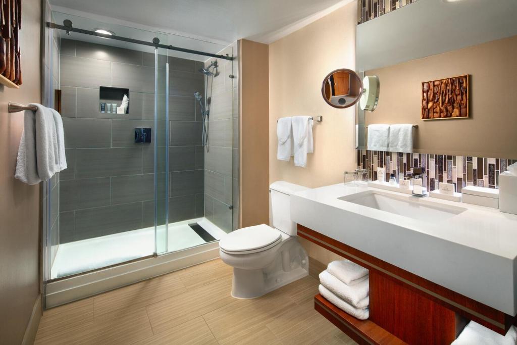 Executive Deluxe King Room with Ocean View