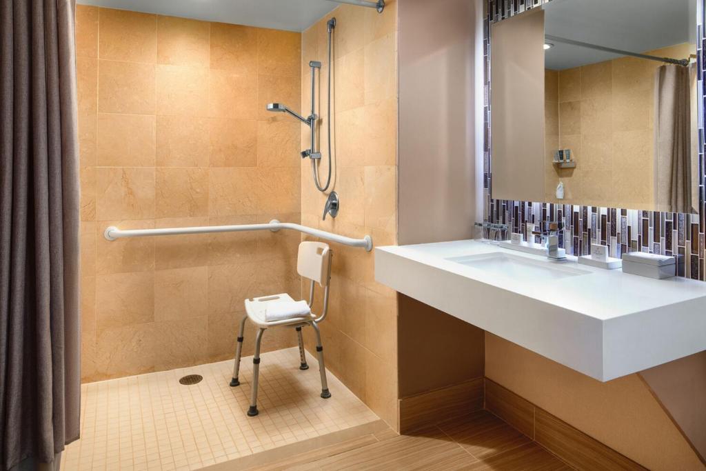 Executive Deluxe King Room with Ocean View