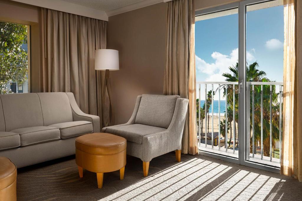 Executive Deluxe King Room with Ocean View