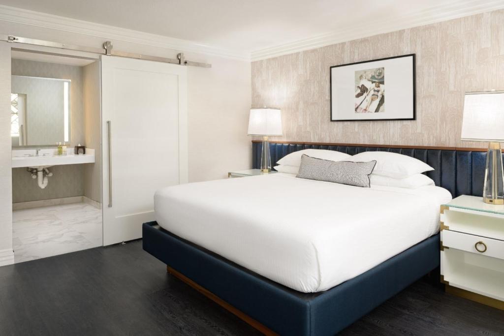 Premier King Suite with Blacony