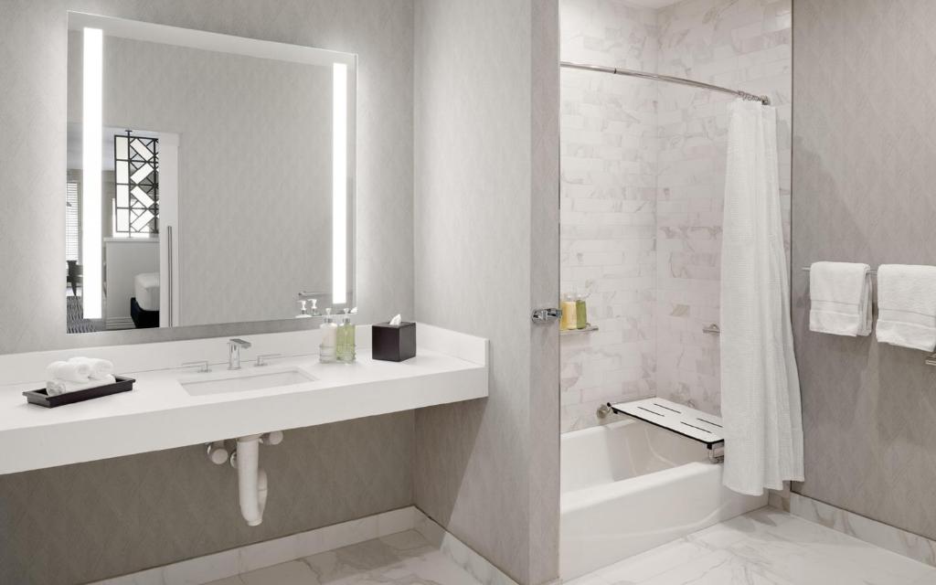 Signature King Suite top floor with Balcony